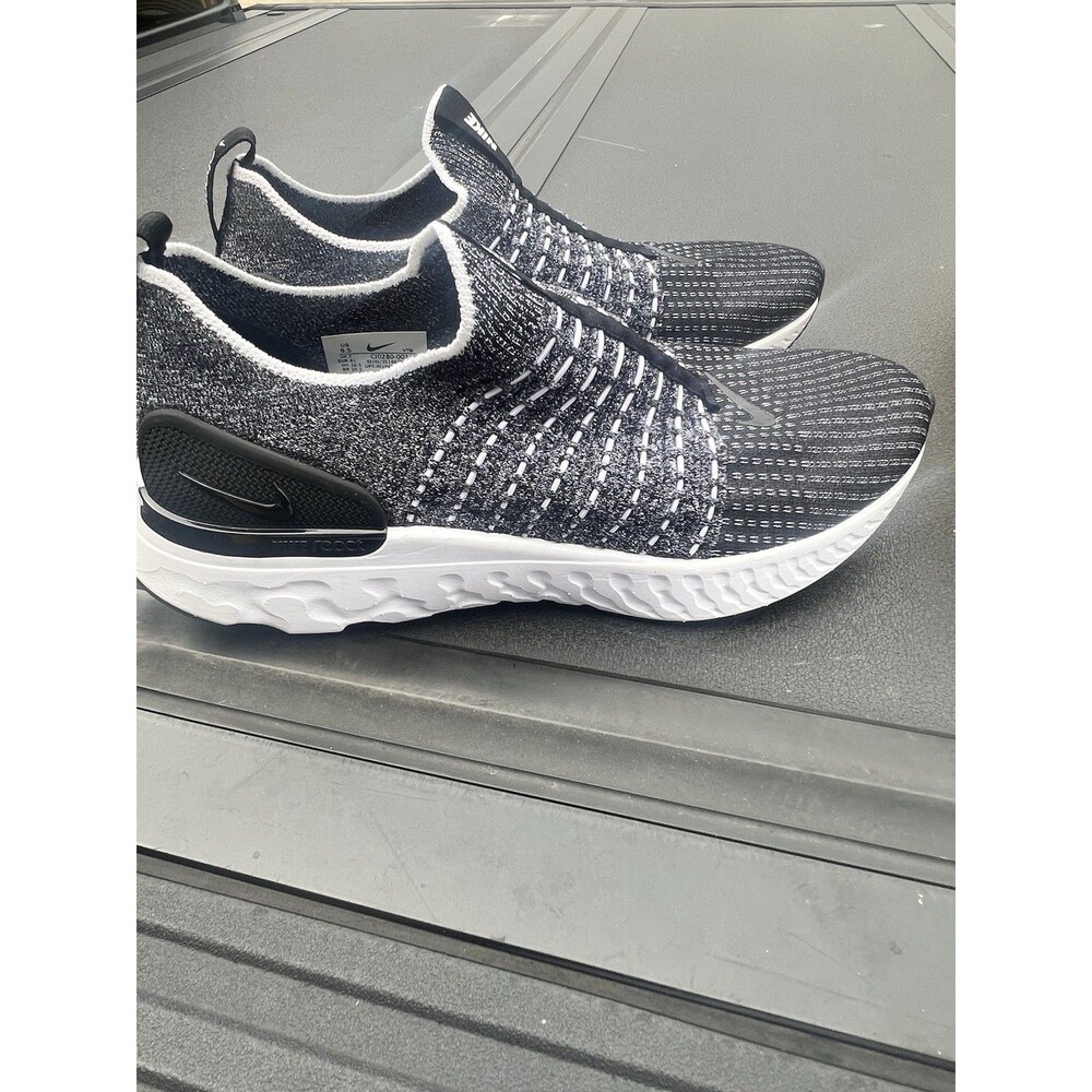 Nike React Phantom Run Flyknit 2 Black White Womens Size 9.5 New CJ0280-002